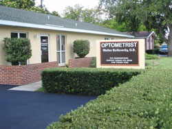 Optometrist in Bradenton Florida, serving Sarasota, Bradenton and Venice.